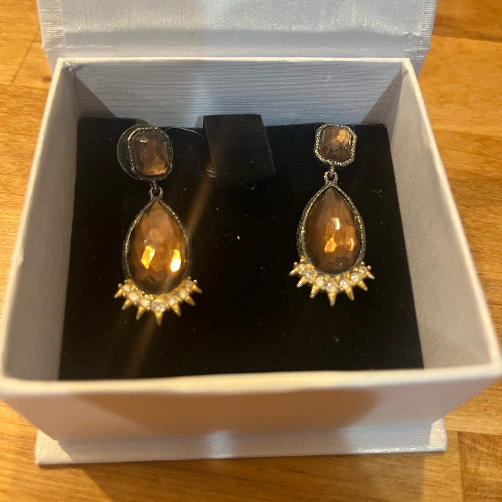 Elegant Gold / yellowish Drop Earrings